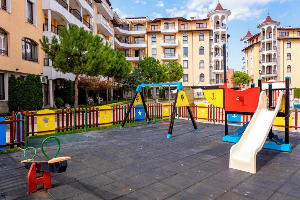 Holiday Apartcomplex Royal Sun Pantai Sunny Bagian luar foto